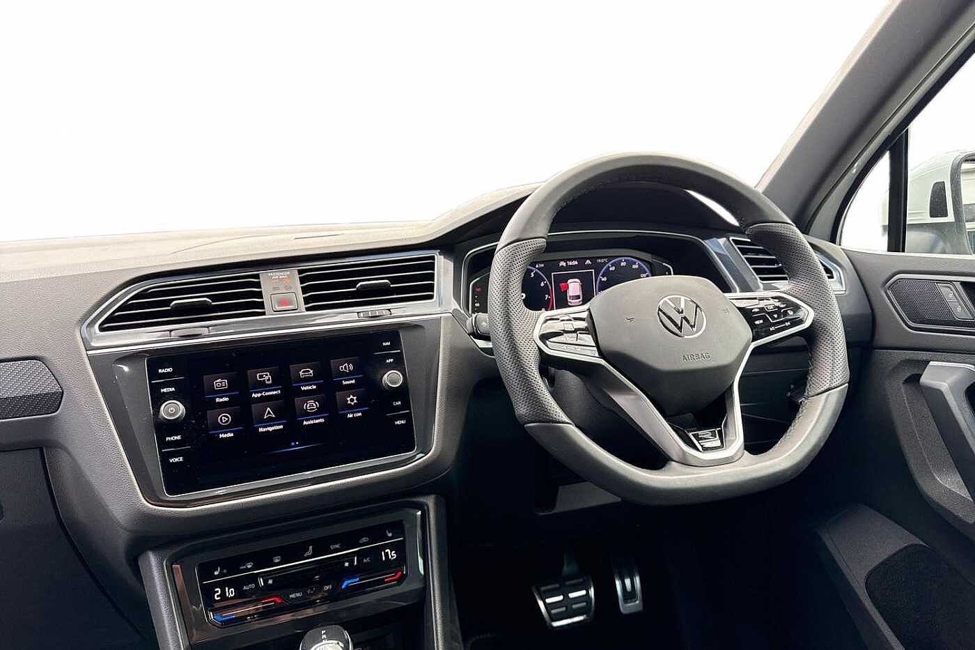 Volkswagen Tiguan 1.5 TSI (150ps) R-Line EVO DSG | Rear Camara | Wireless Charging