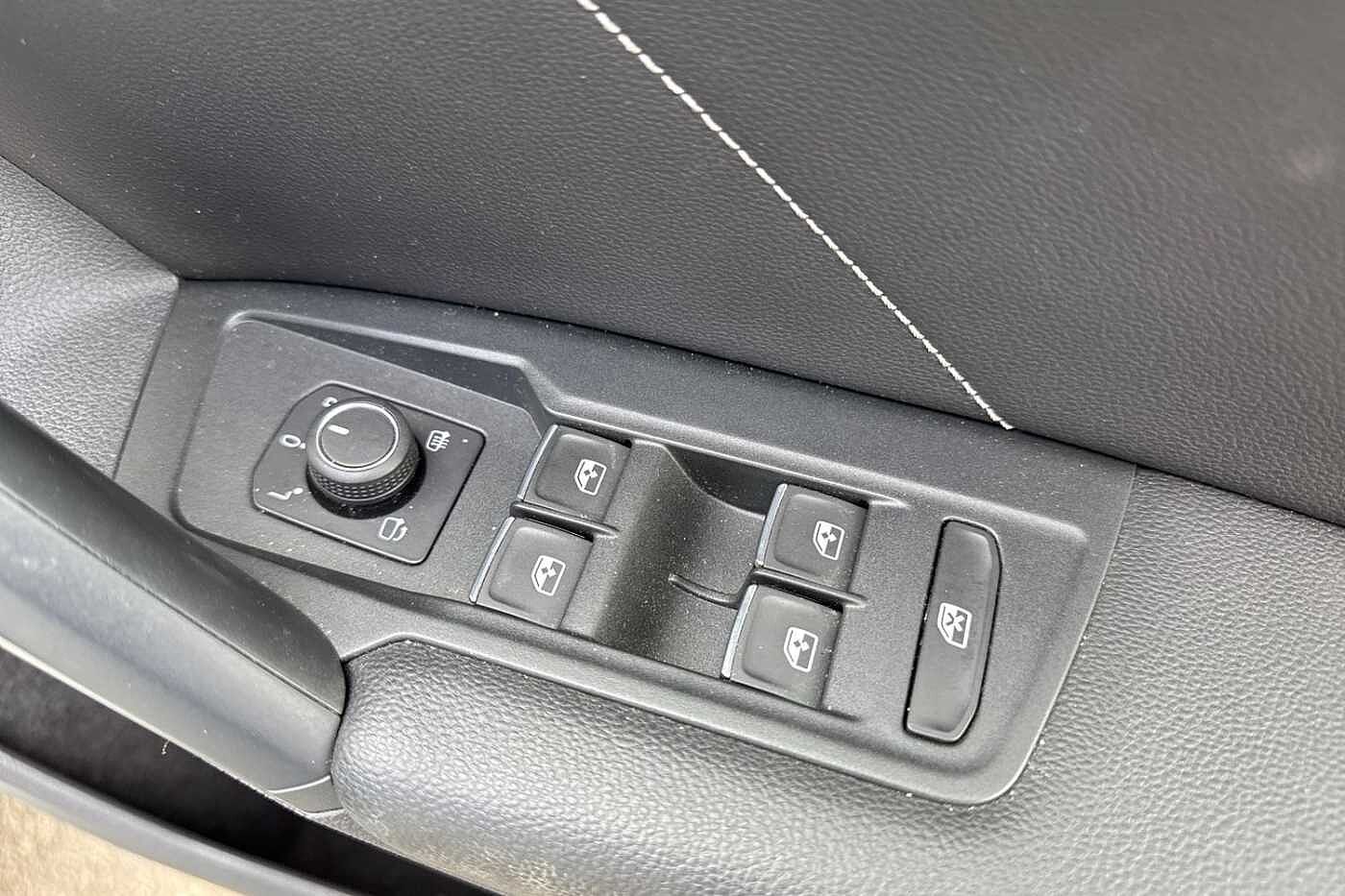 Volkswagen Tiguan 1.5 TSI (150ps) R-Line EVO DSG | Rear Camara | Wireless Charging