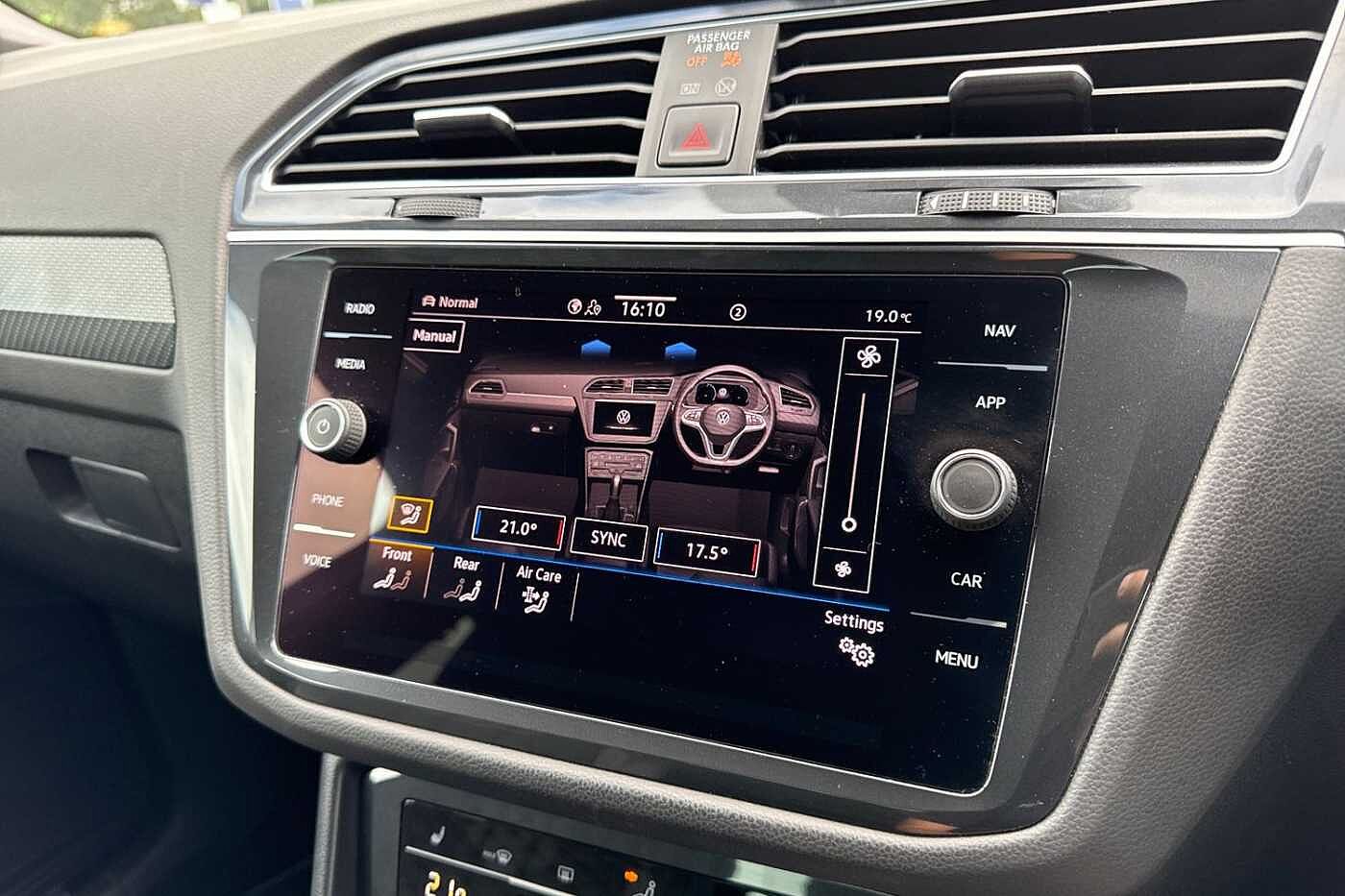 Volkswagen Tiguan 1.5 TSI (150ps) R-Line EVO DSG | Rear Camara | Wireless Charging