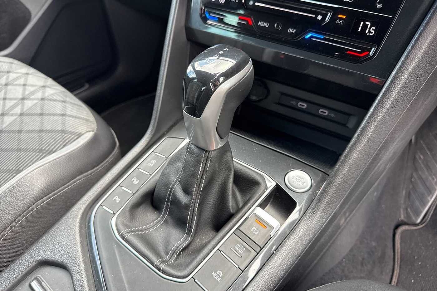 Volkswagen Tiguan 1.5 TSI (150ps) R-Line EVO DSG | Rear Camara | Wireless Charging