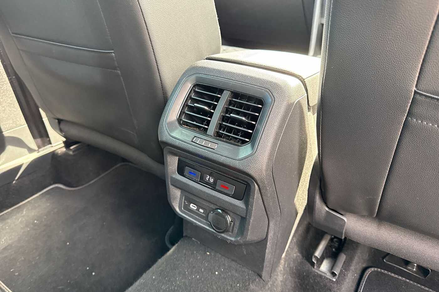 Volkswagen Tiguan 1.5 TSI (150ps) R-Line EVO DSG | Rear Camara | Wireless Charging