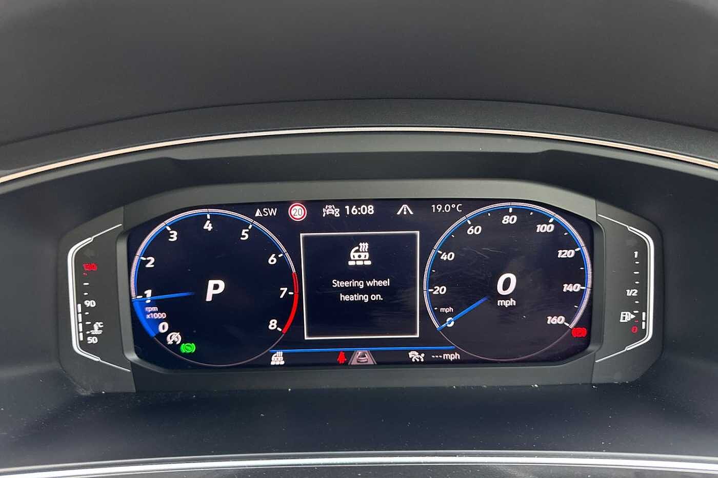 Volkswagen Tiguan 1.5 TSI (150ps) R-Line EVO DSG | Rear Camara | Wireless Charging