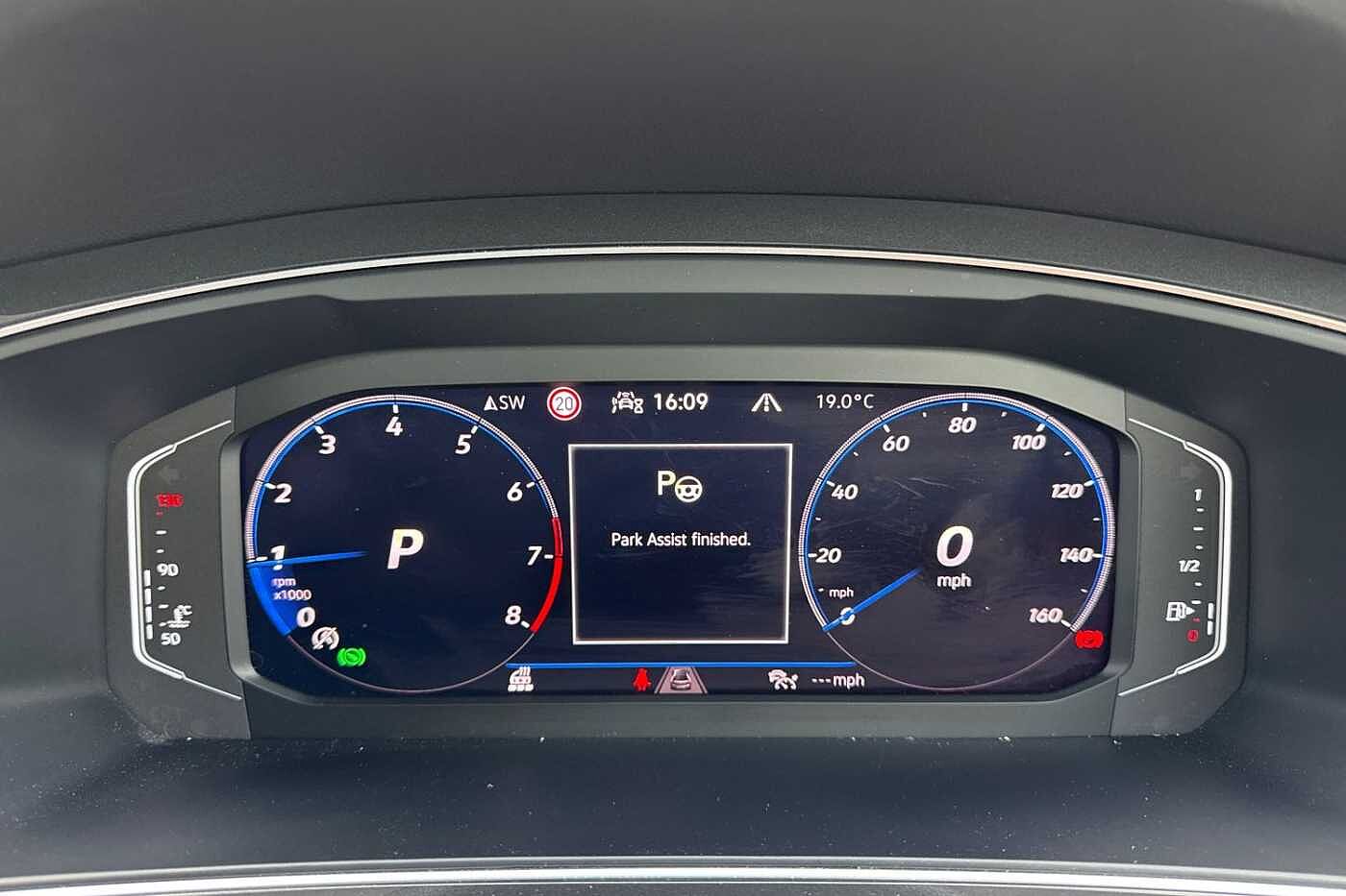 Volkswagen Tiguan 1.5 TSI (150ps) R-Line EVO DSG | Rear Camara | Wireless Charging