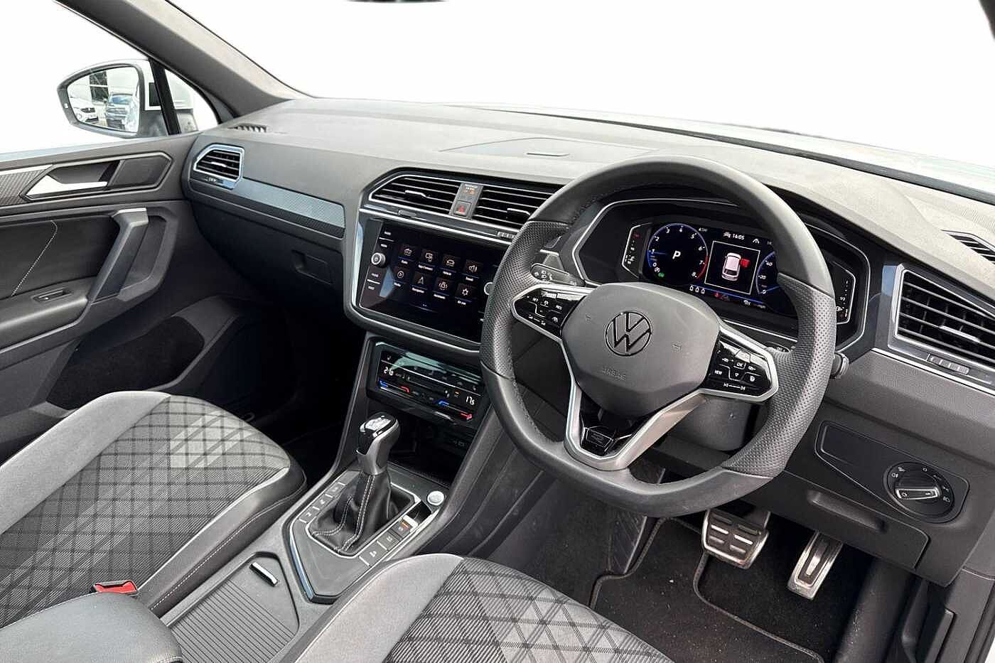 Volkswagen Tiguan 1.5 TSI (150ps) R-Line EVO DSG | Rear Camara | Wireless Charging