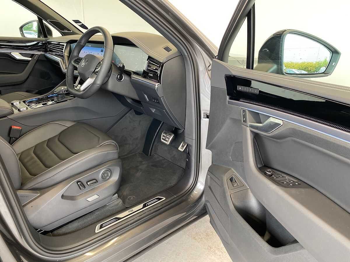 Volkswagen Touareg 3.0TDI (286ps) Black Edition 4Motion 5dr