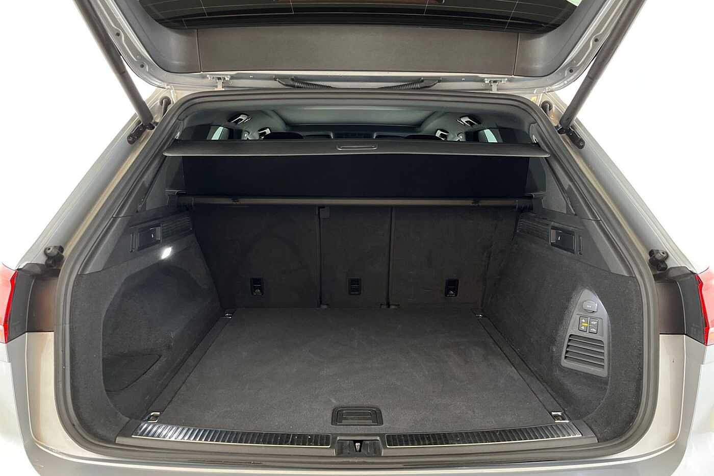 Volkswagen Touareg 3.0 TDI V6 R-Line Tech SUV 5dr Diesel Tiptronic 4Motion Euro 6 (s/s) (286 ps)