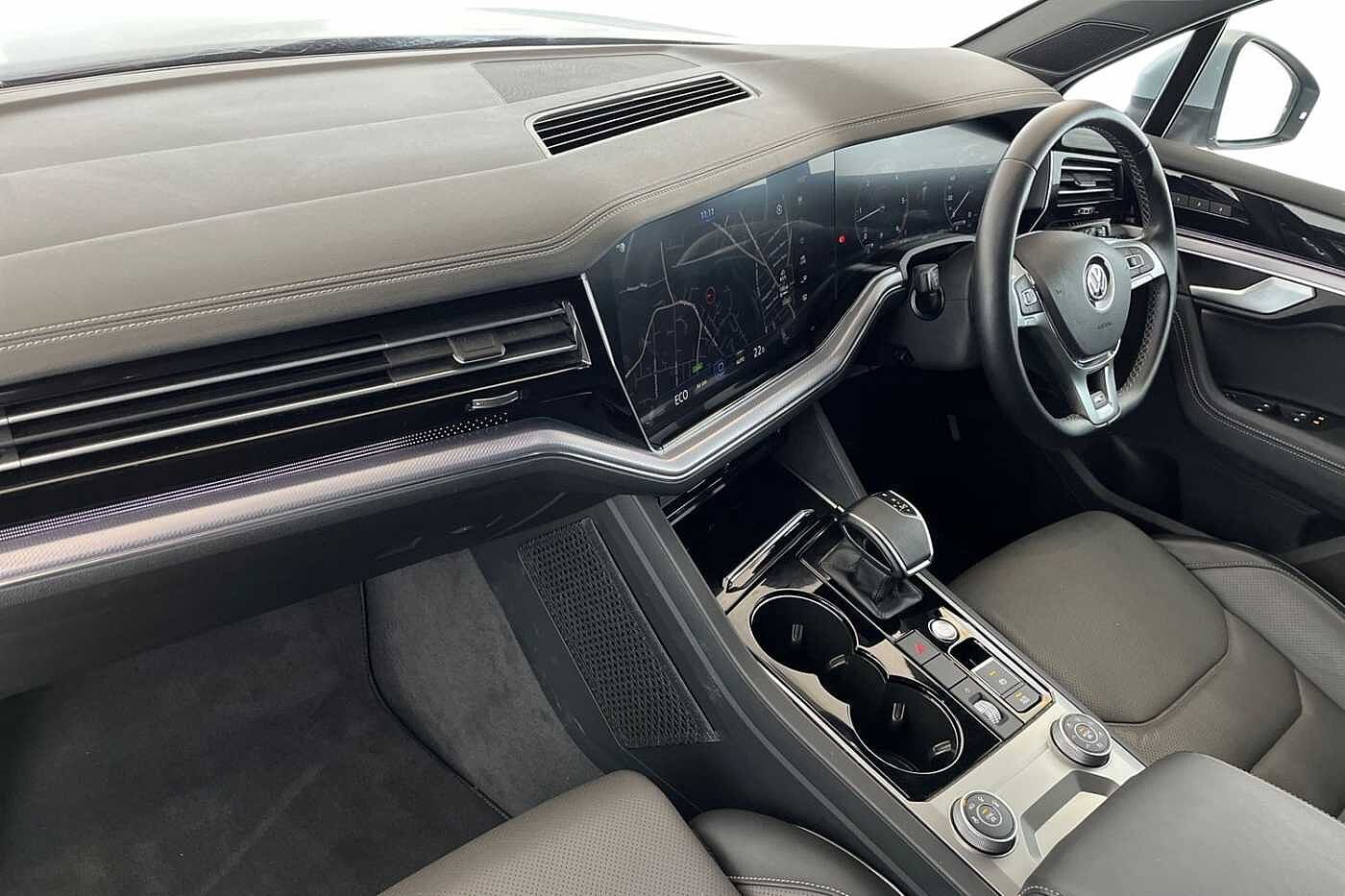 Volkswagen Touareg 3.0 TDI V6 R-Line Tech SUV 5dr Diesel Tiptronic 4Motion Euro 6 (s/s) (286 ps)