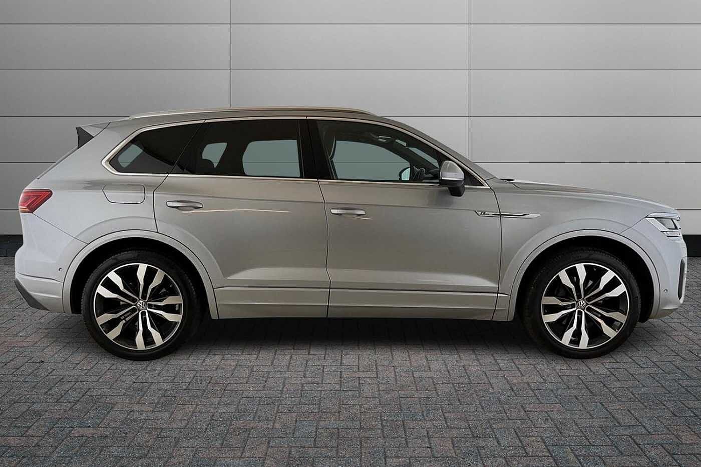 Volkswagen Touareg 3.0 TDI V6 R-Line Tech SUV 5dr Diesel Tiptronic 4Motion Euro 6 (s/s) (286 ps)