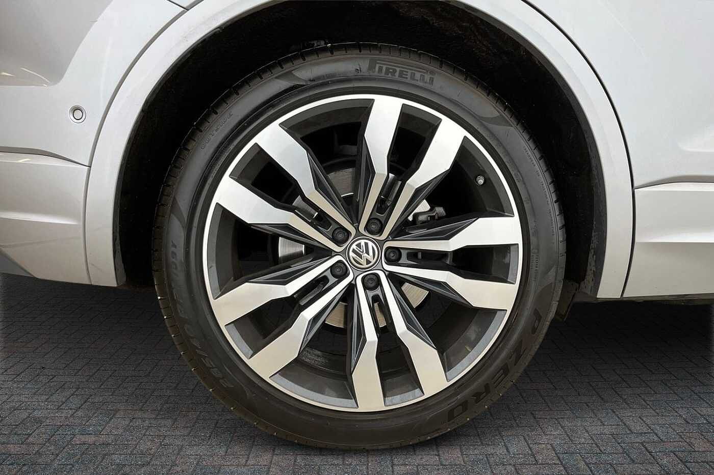 Volkswagen Touareg 3.0 TDI V6 R-Line Tech SUV 5dr Diesel Tiptronic 4Motion Euro 6 (s/s) (286 ps)