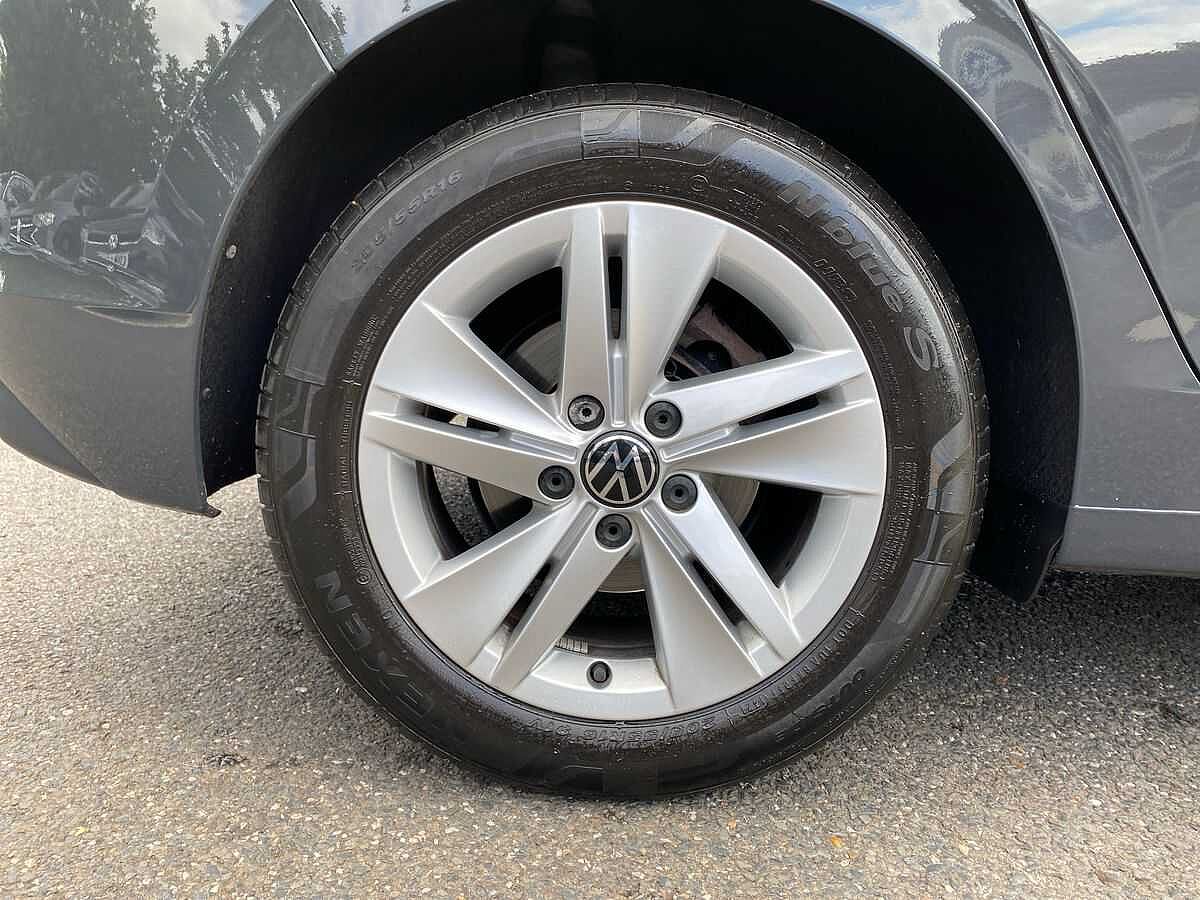 Volkswagen Golf MK8 Hatchback 5-Dr 1.5 TSI (130ps) Life EVO
