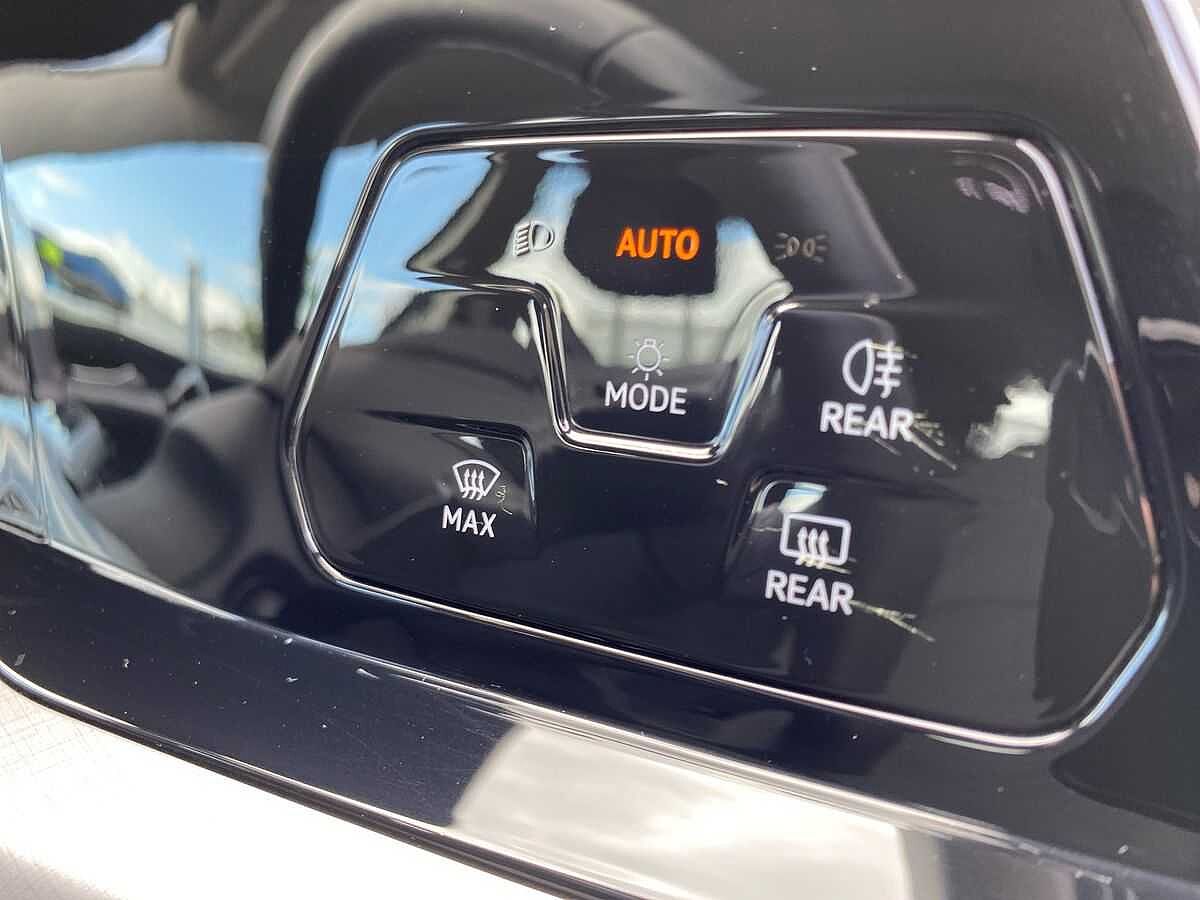 Volkswagen Golf MK8 Hatchback 5-Dr 1.5 TSI (130ps) Life EVO
